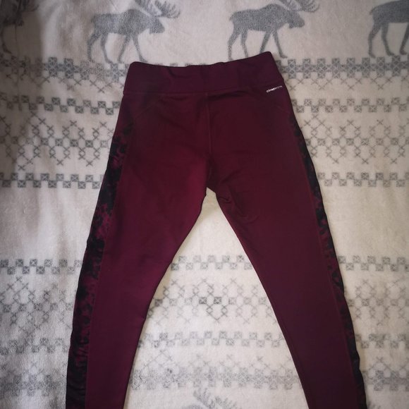 **SOLD**Adidas Red lepard print workout leggings - Picture 5 of 8